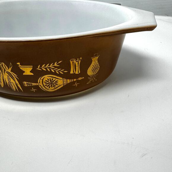 Vintage Pyrex Early American Oval Casserole Dish 043 1.5 Quart Brown Gold‎ - Picture 2 of 9